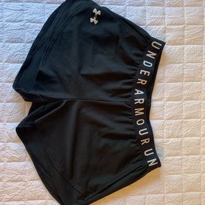 Under armour black size medium.